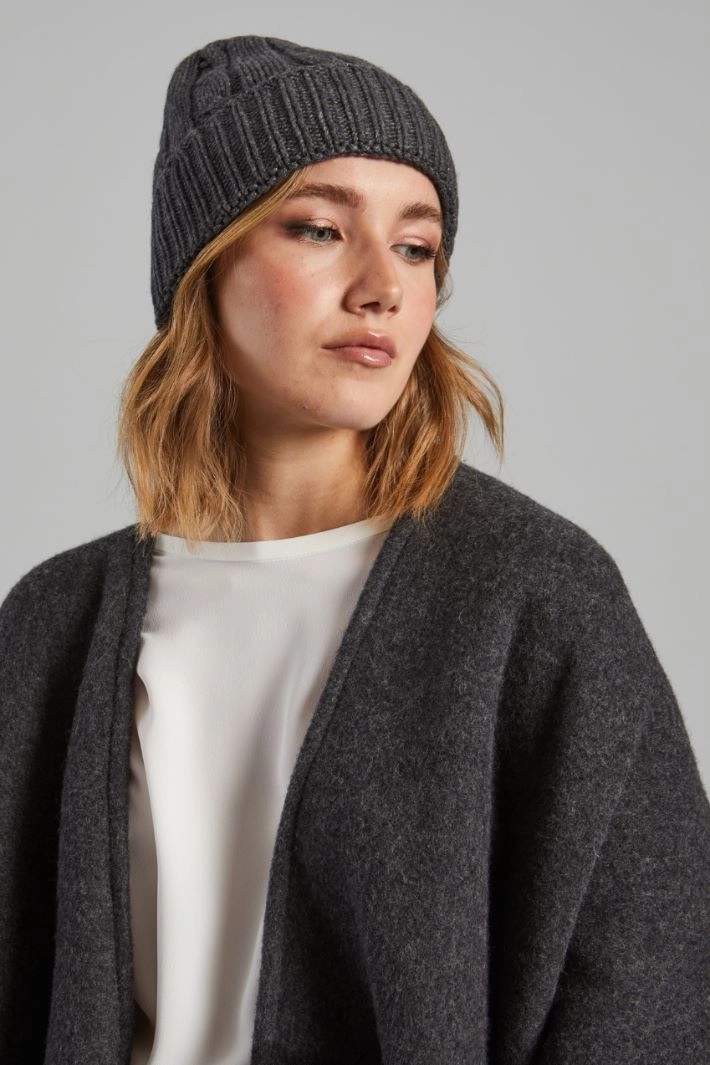 Cable-knit beanie hat - DARK GREY