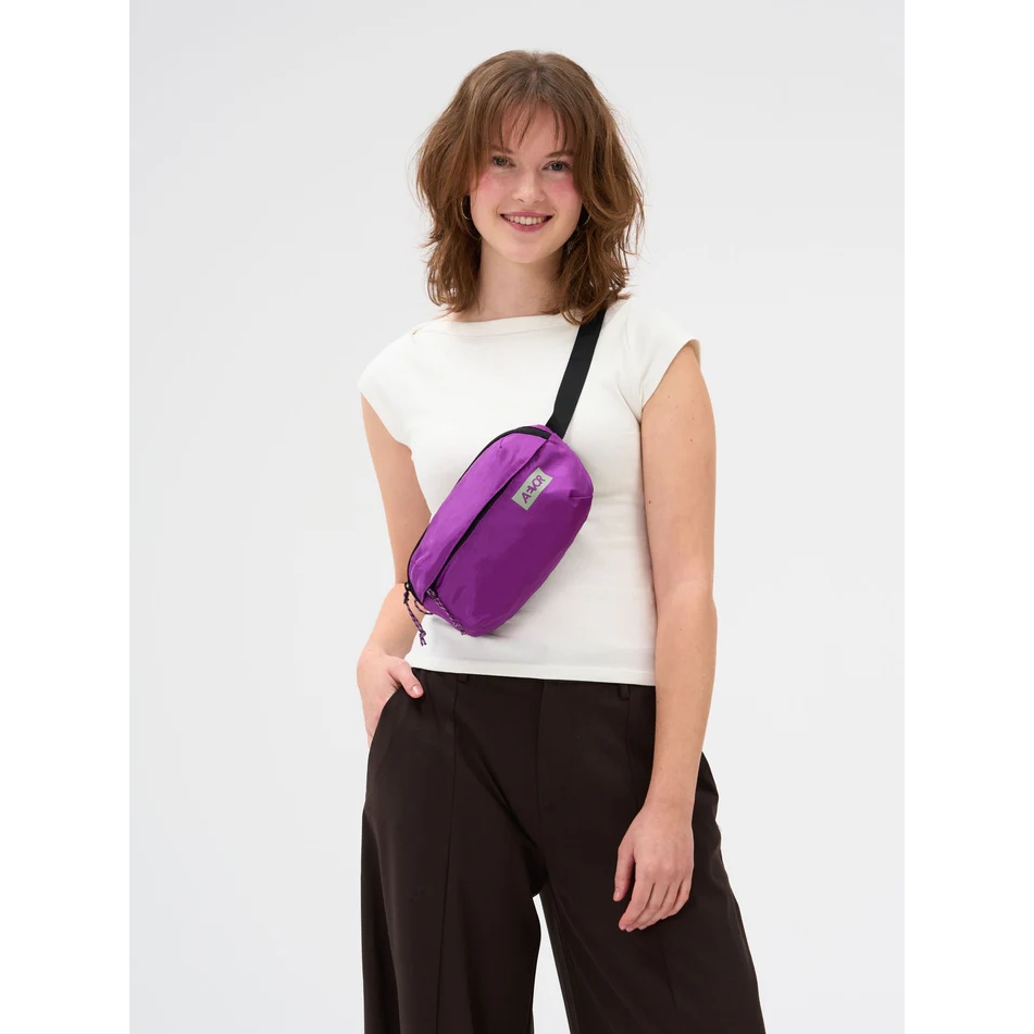 AEVOR Ease Hip Bag 2L - Ripstop Electric Fuchsia
