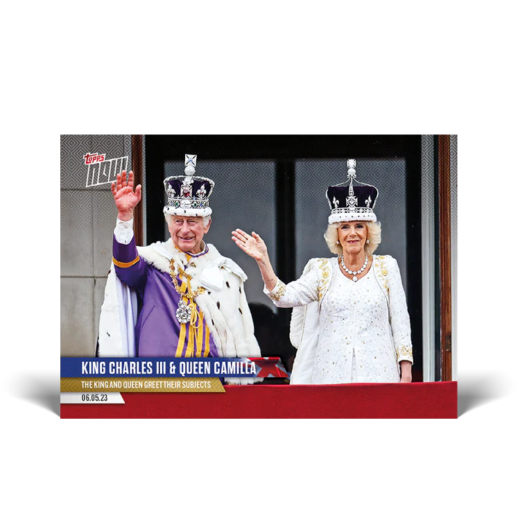 The King and Queen greet their subjects - CORONATION TOPPS NOW® Card #4