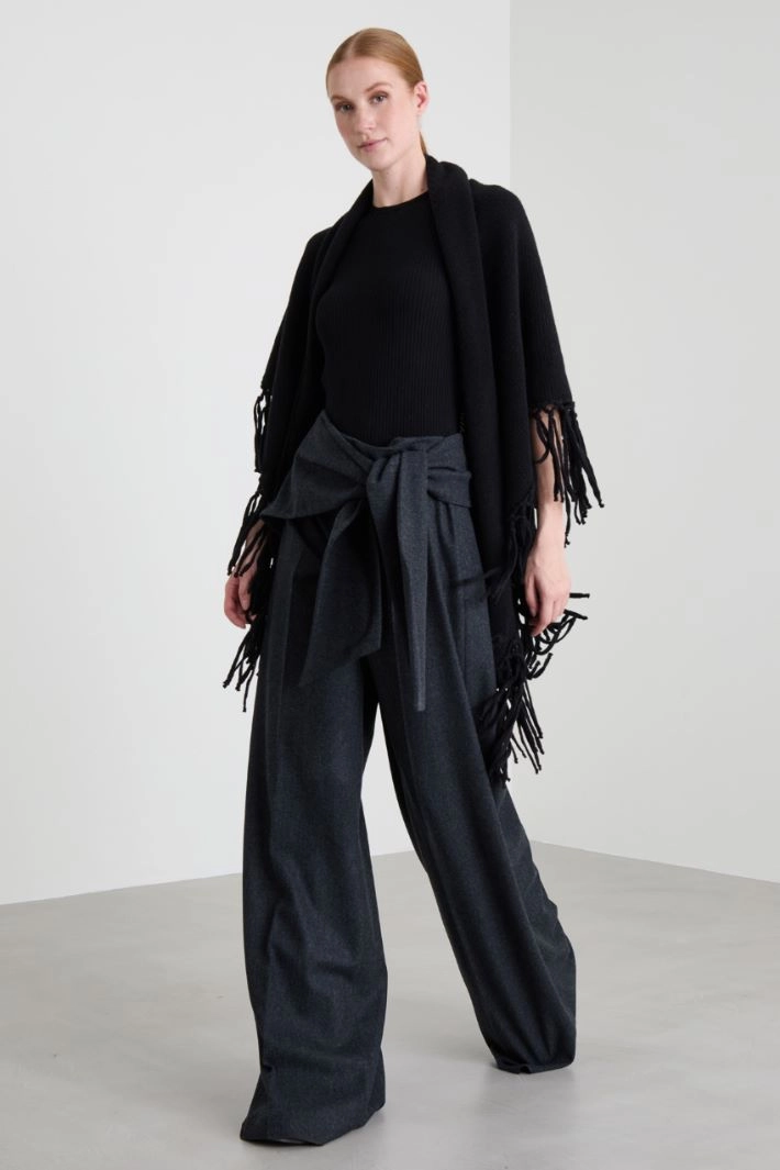 Triangular wool shawl - BLACK