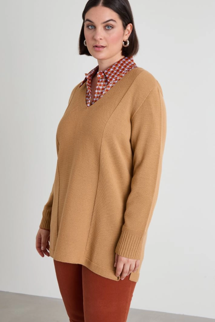 V-neck sweater - CAMEL