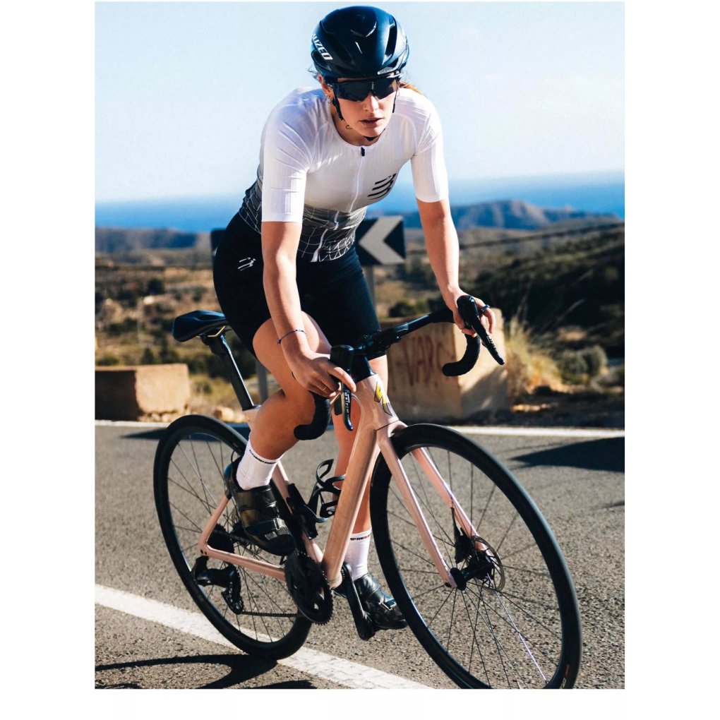 Compressport Pro Racing Compression Socks v4.0 Ultralight Bike - white/black