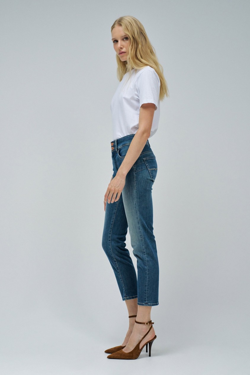 SECRET PUSH IN CROPPED SLIM JEANS