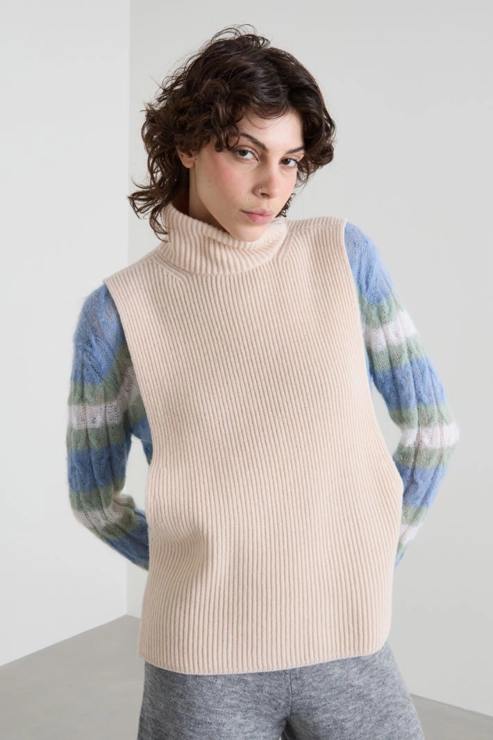 Waistcoat in cashmere and wool-blend yarn - CREAM