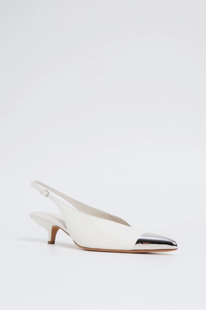 Slingback with metal toe - WHITE