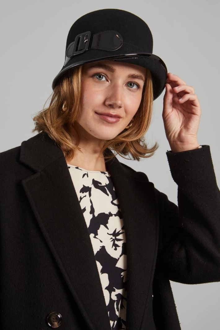 Cloche with patent details - BLACK
