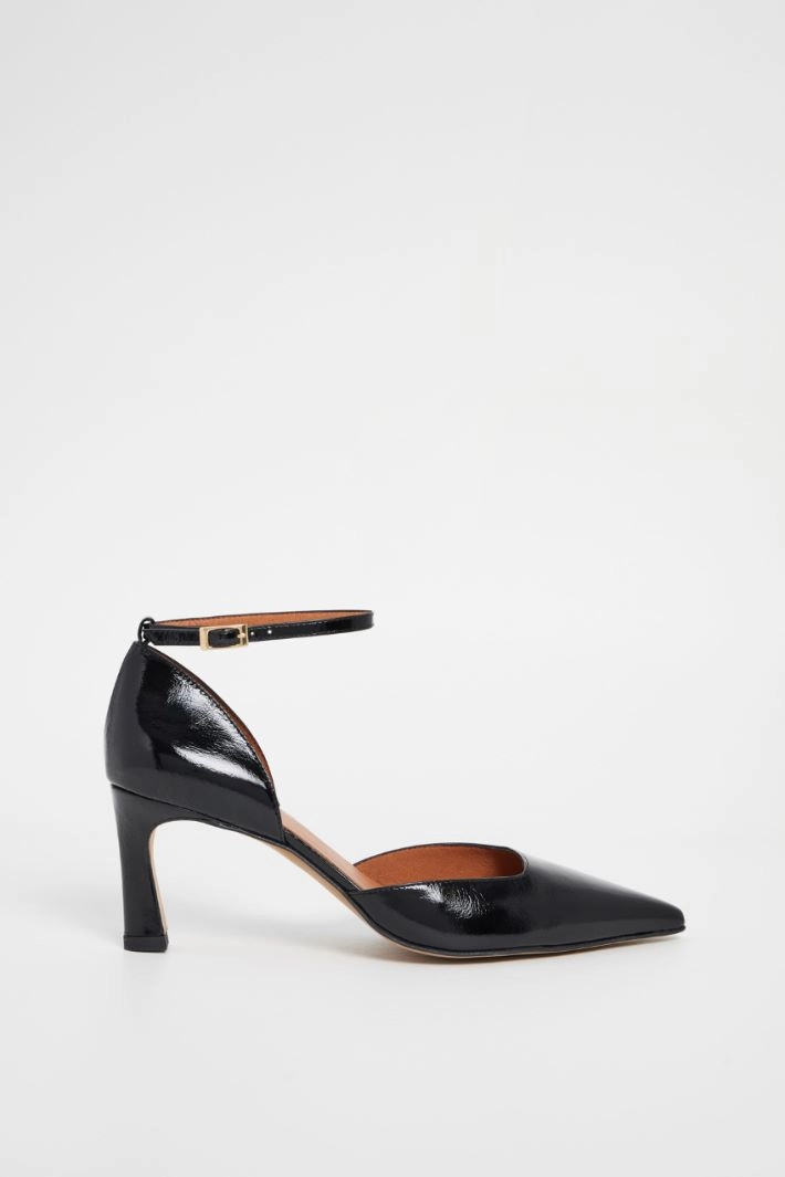 Pumps with strap - BLACK
