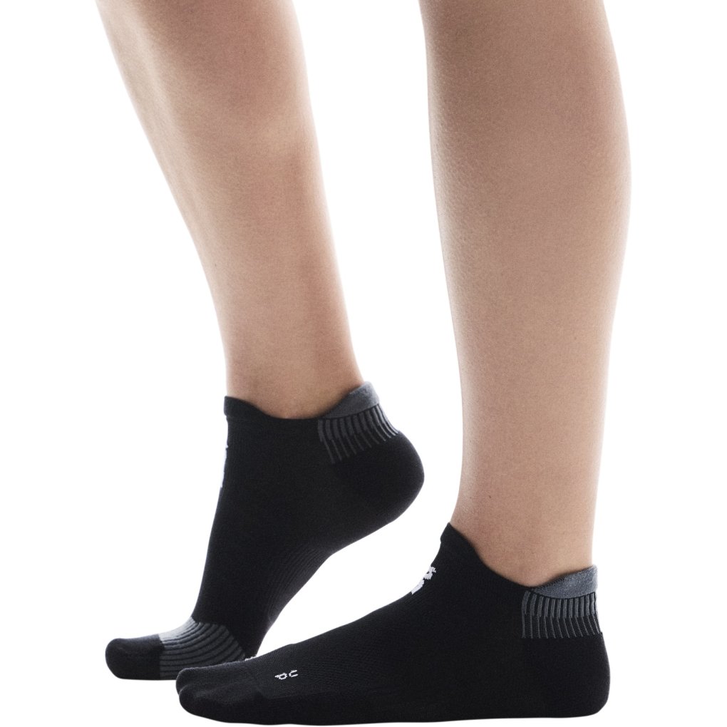 On Performance Run Low Socks Unisex - Black | Eclipse