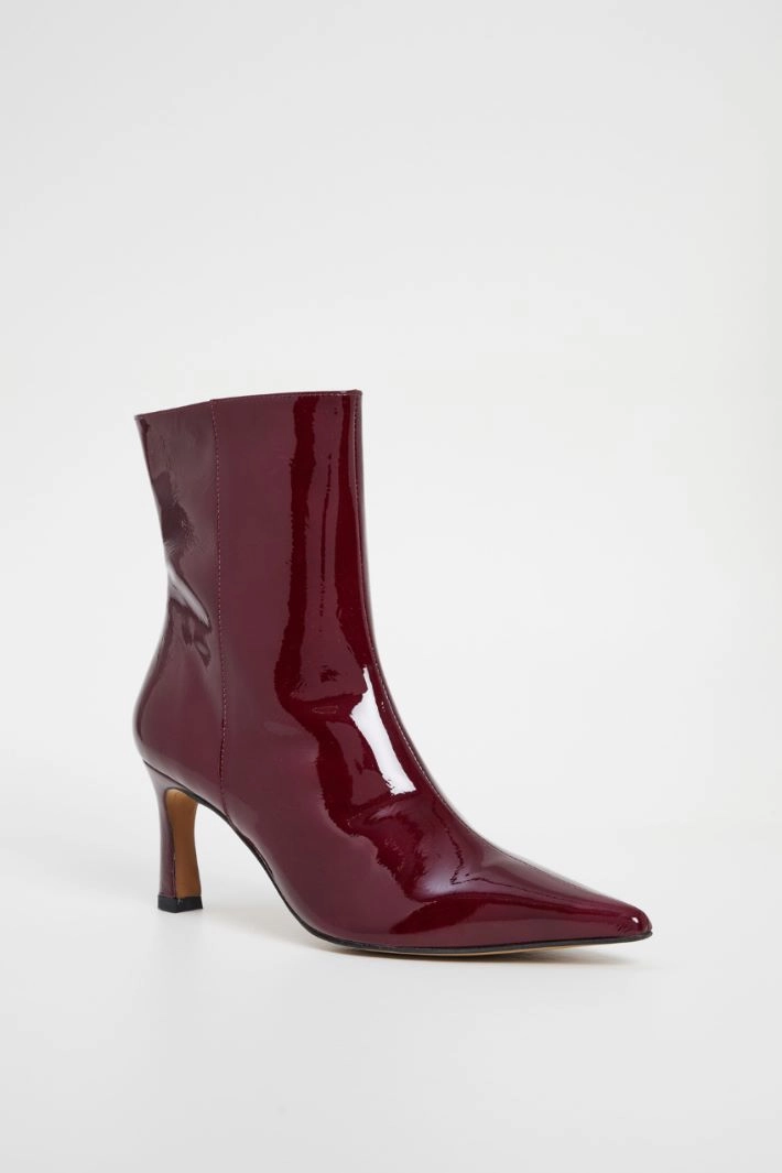 Patent leather ankle boots - BORDEAUX