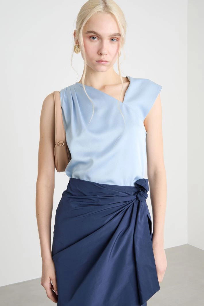 Asymmetric satin top - LIGHT BLUE