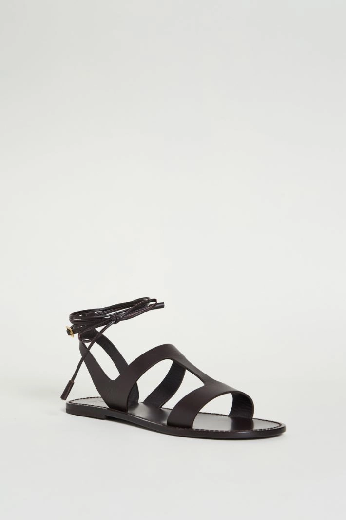 Lace-up leather flat sandals - BROWN