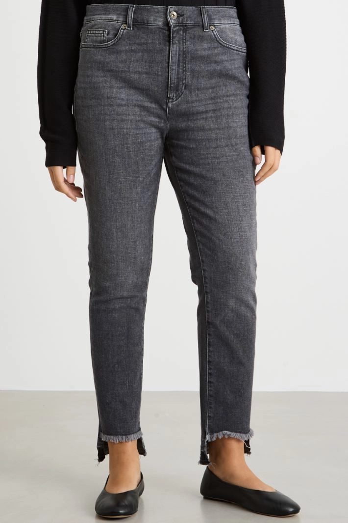 Raw-hem asymmetric jeans - BLACK