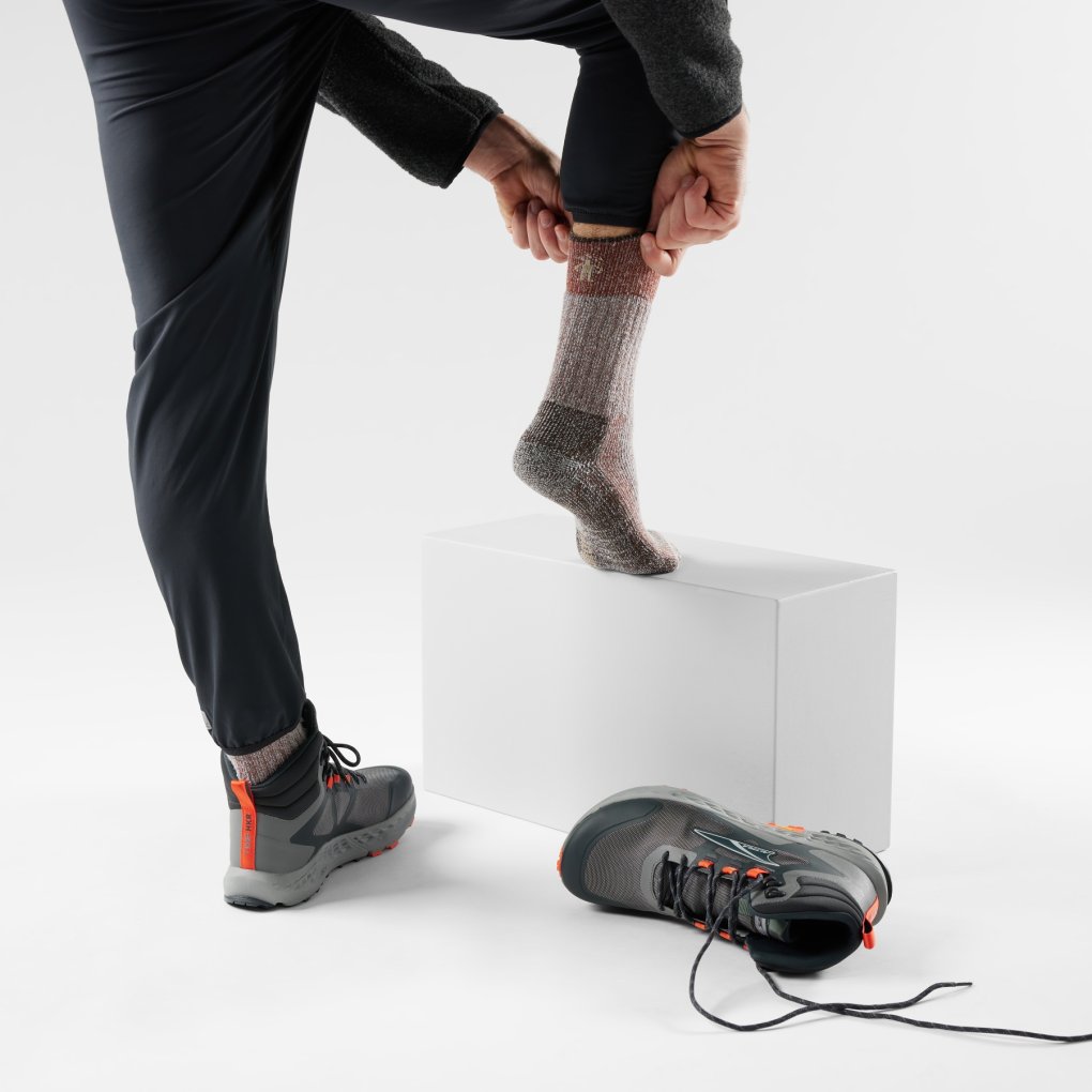 SmartWool Classic Edition Extra Cushion Second Cut Crew Hiking Socks - J33 picante