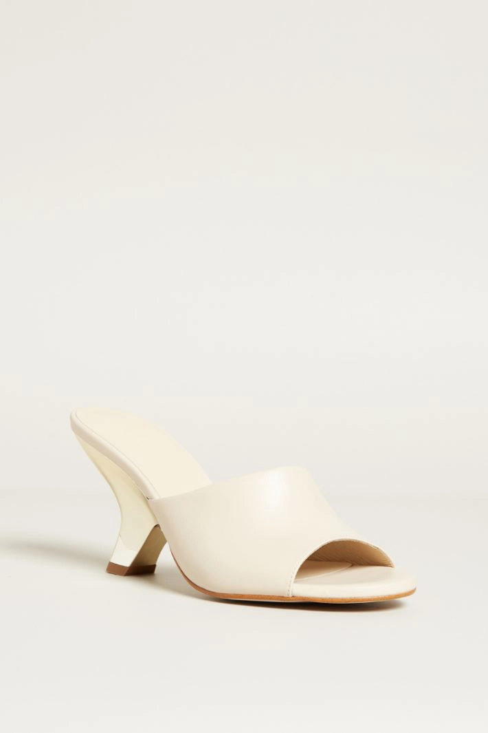 Open-toe sabot - LIGHT BEIGE