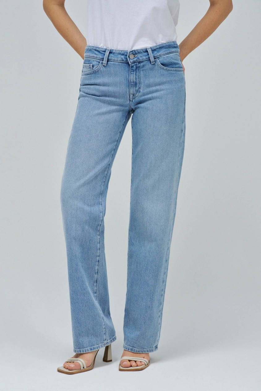 LOW RISE STRAIGHT JEANS