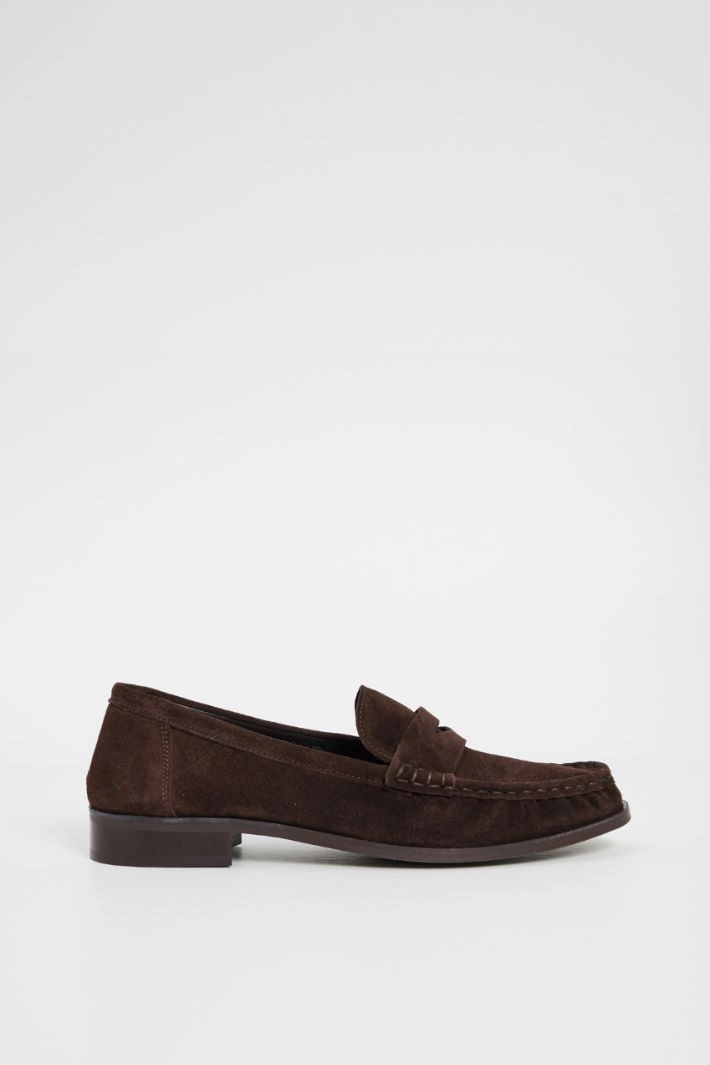 Velvet-effect leather moccasins - BROWN