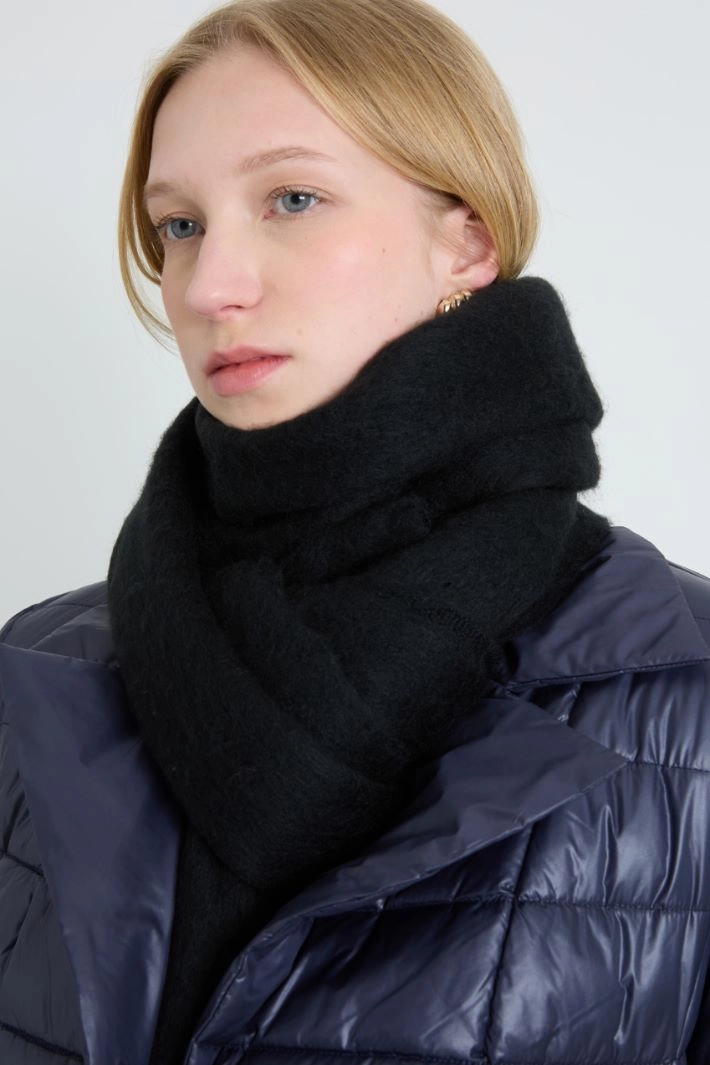Fluffy scarf - BLACK