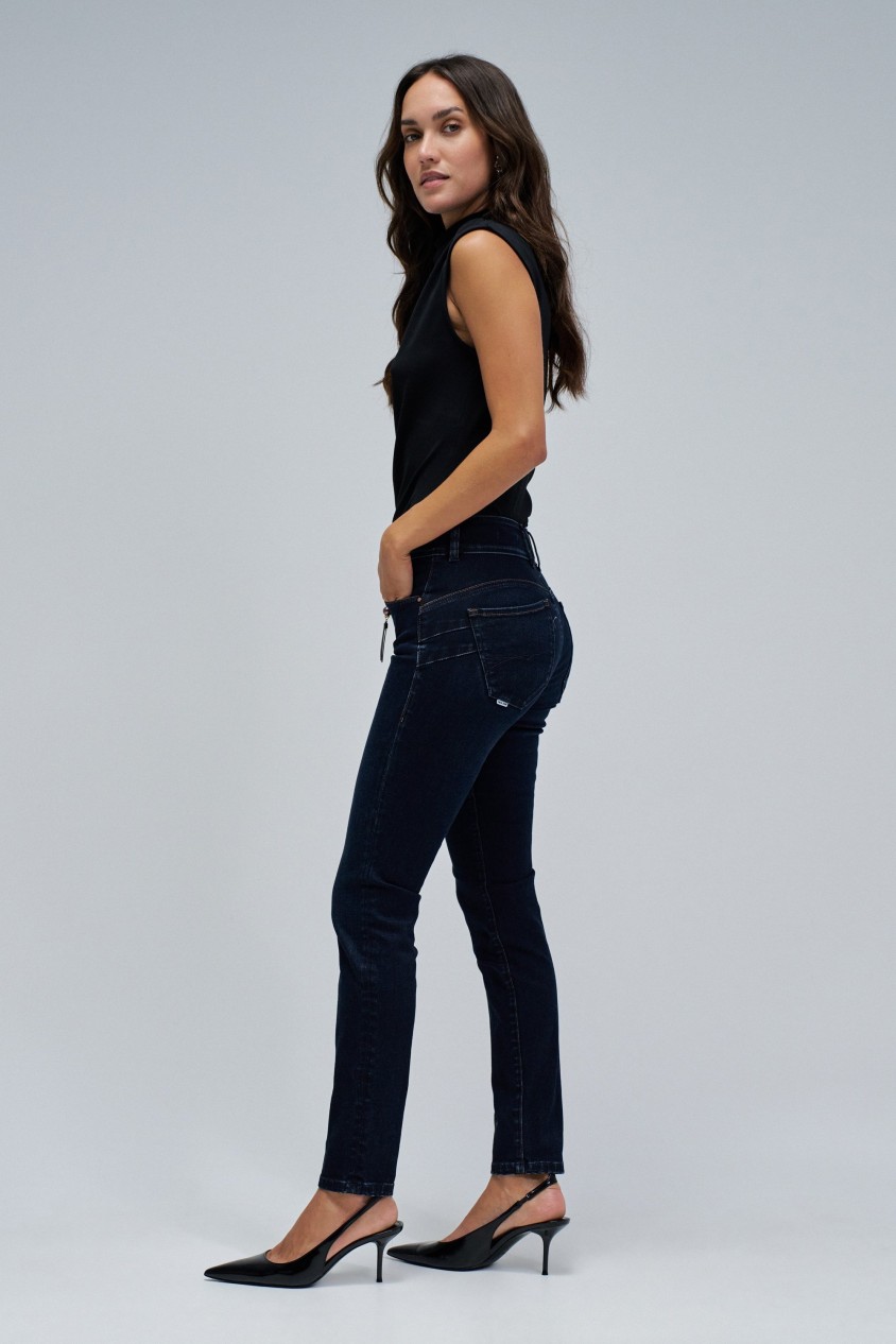SECRET PUSH IN SKINNY JEANS