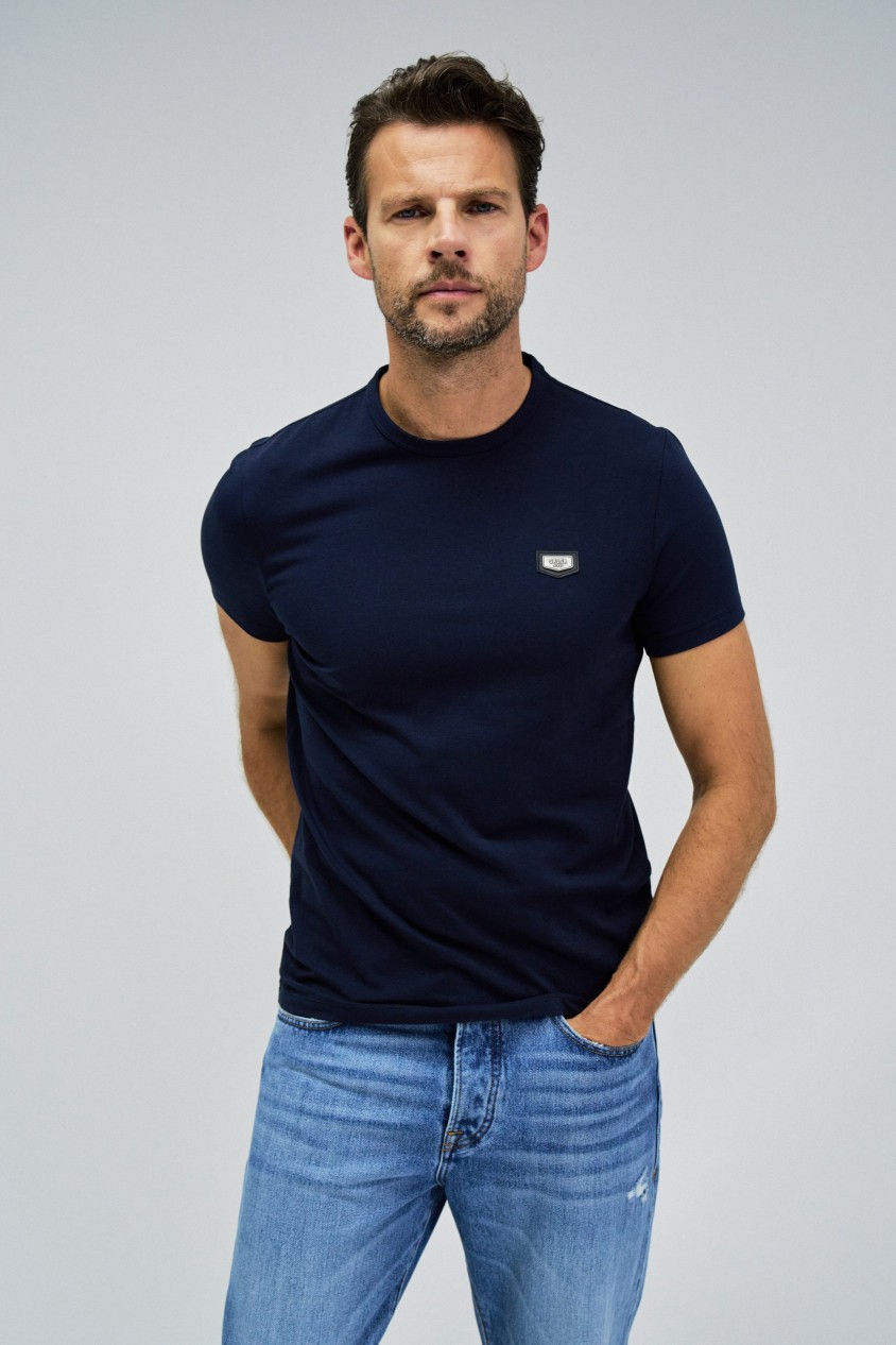 T-SHIRT WITH BRANDING