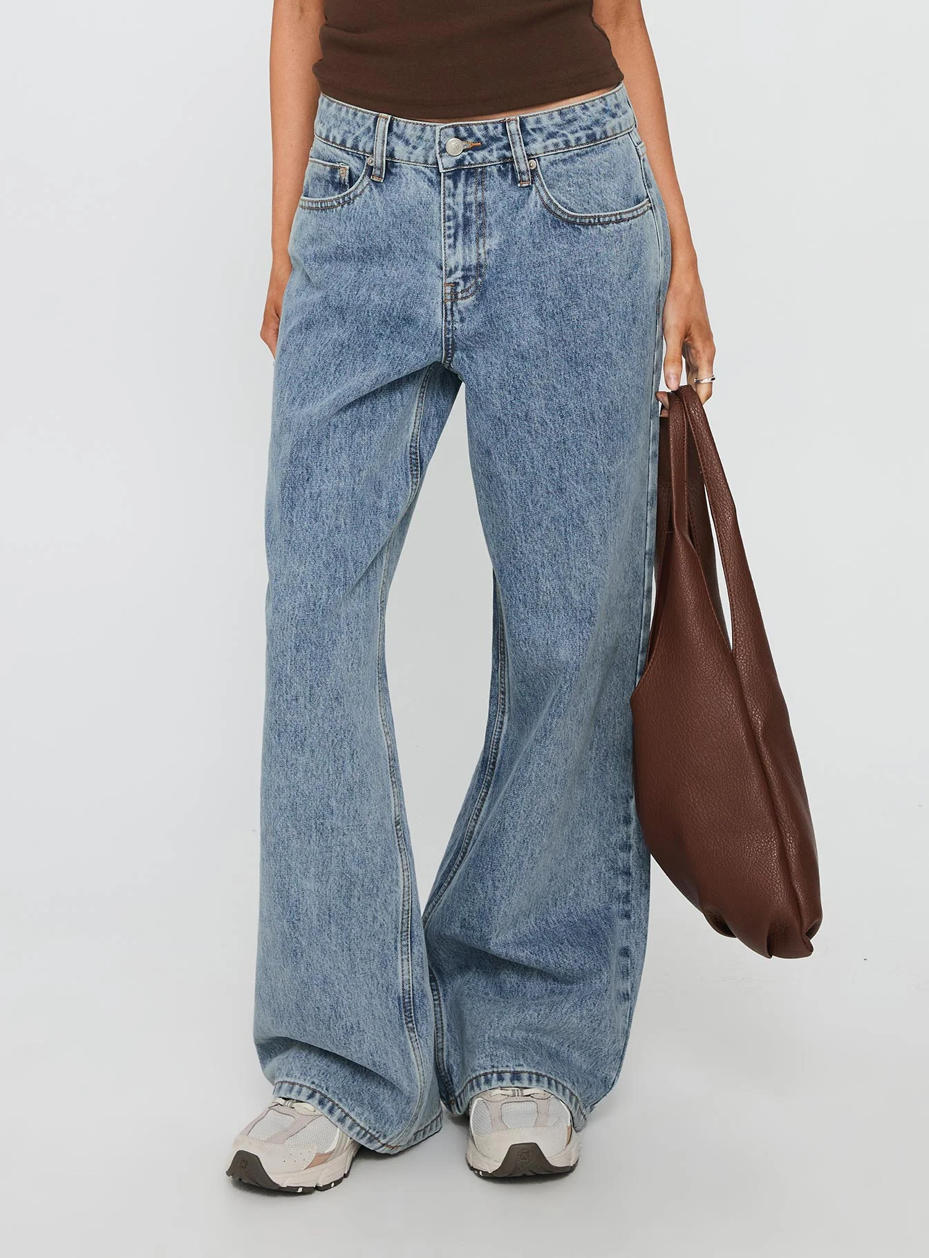 Shima Low Rise Straight Leg Jeans Light Wash