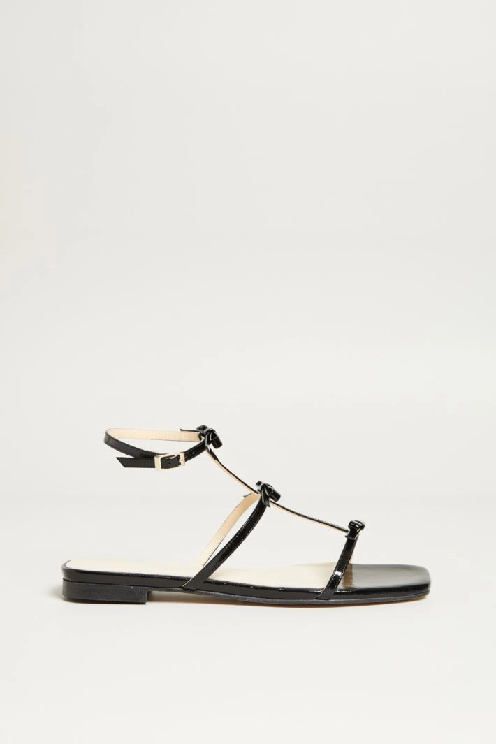 Flat sandals with bows - BLACK
