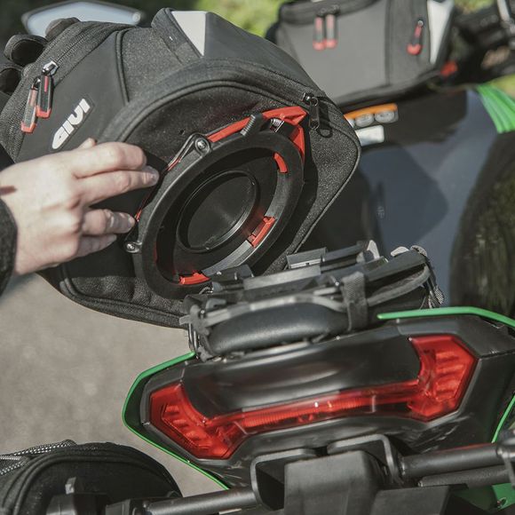 Givi EASY07 saddle bag for Seatlock (11-14 liters) UniversalRef: Gi2626 / Easy07