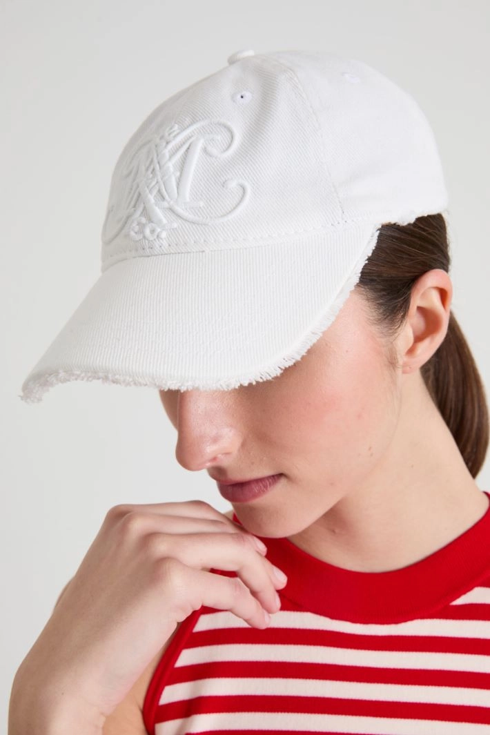 Embroidered baseball cap - WHITE
