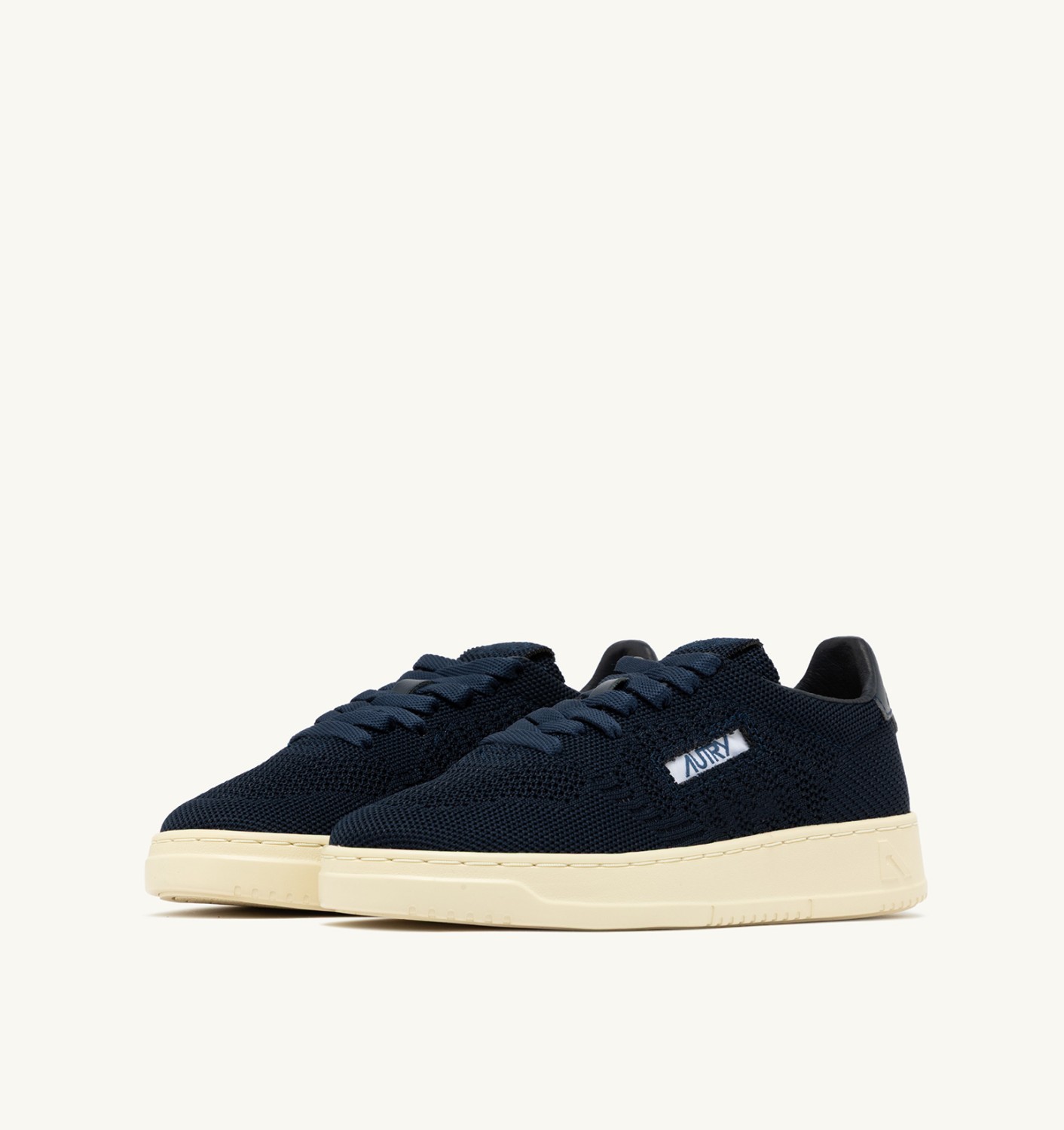 MEDALIST EASEKNIT LOW SNEAKERS IN SPACE BLUE KNIT