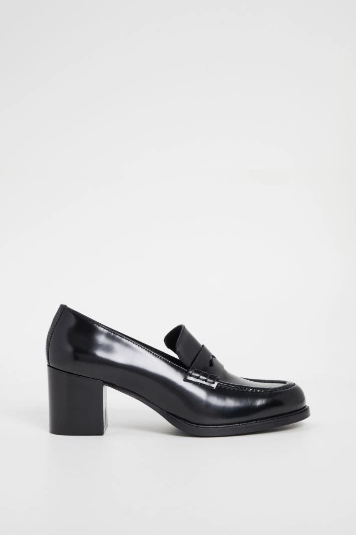 Leather shoes with band - BLACK