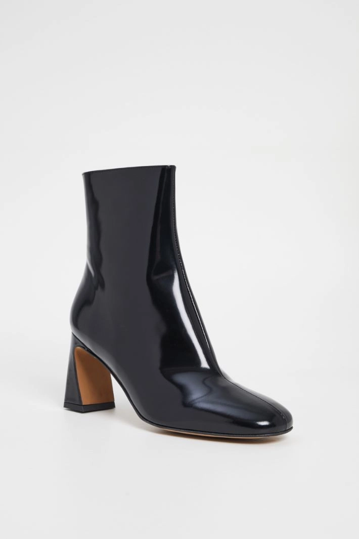 Shiny leather ankle boots - BLACK