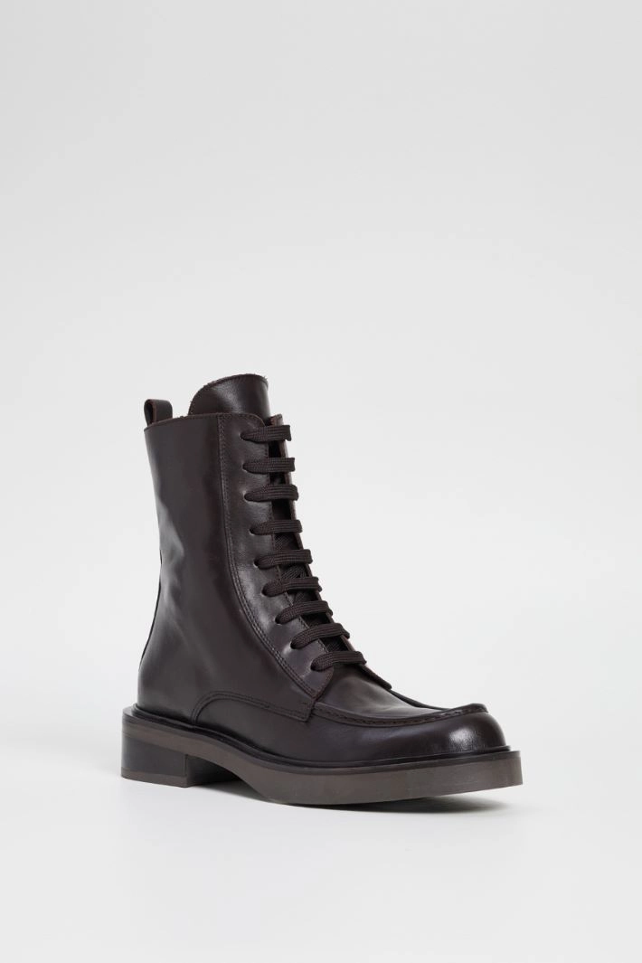 Ankle boots with stitching - DARK BROWN