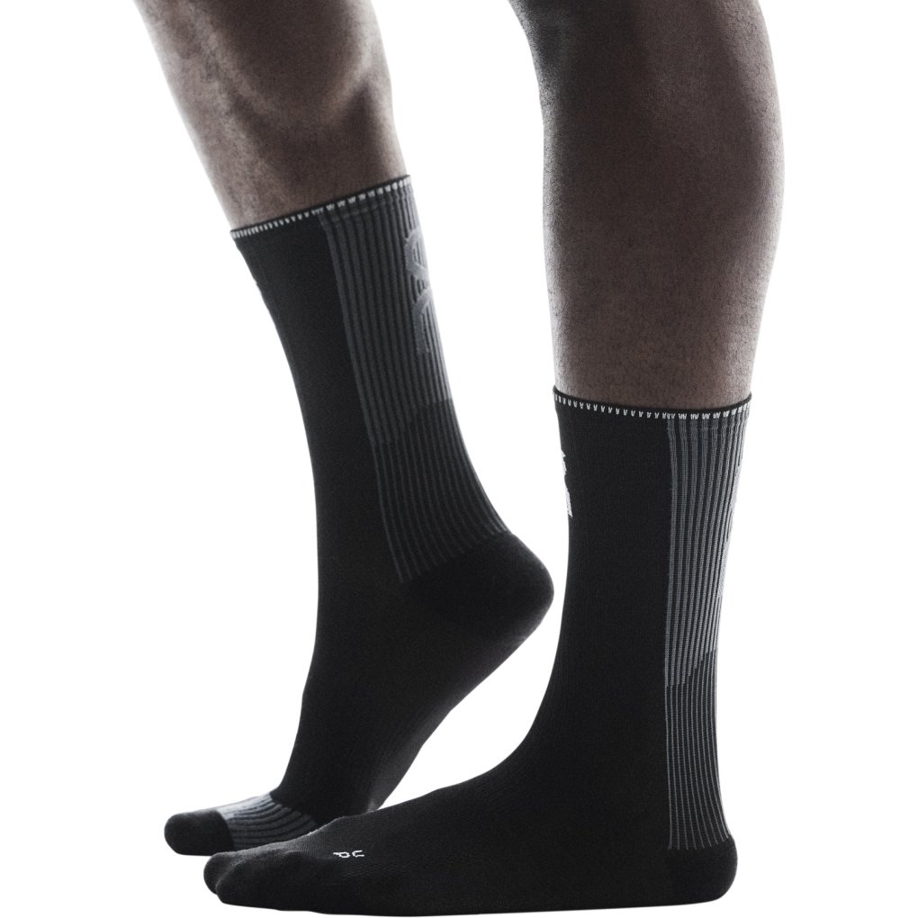 On Performance Run High Socks Unisex - Black | Eclipse