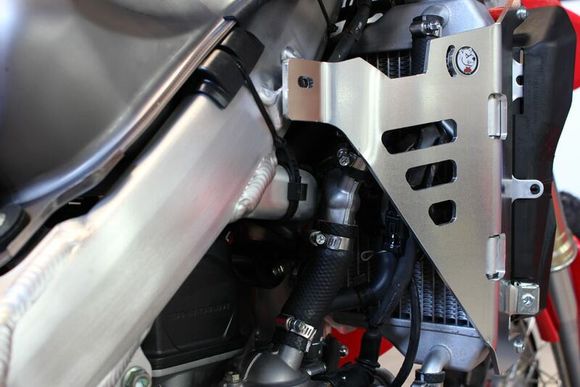 Protection de radiateur aXp aluminiumRef : XP00110A / 1053148