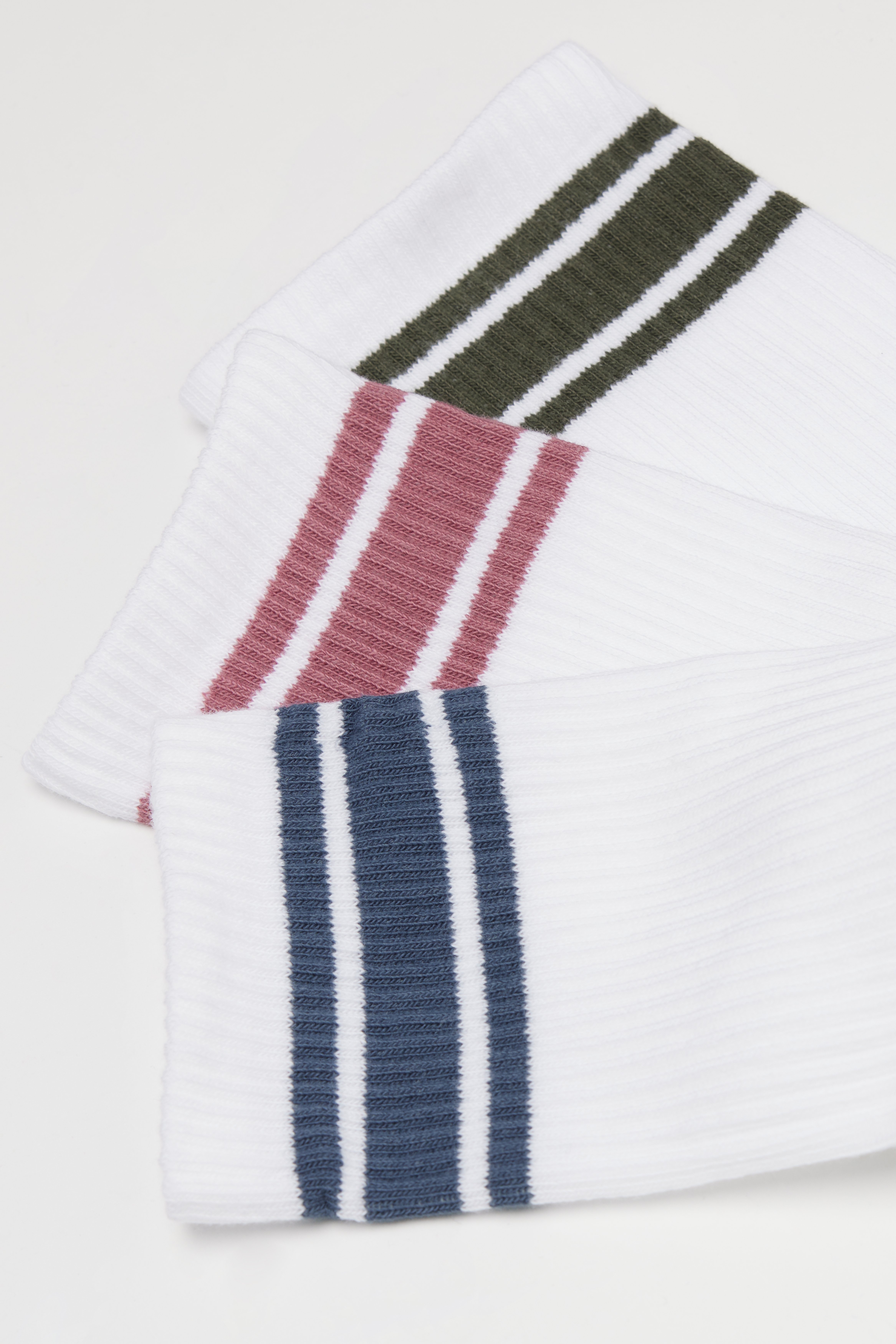 3 Pairs of Women’s Short Cotton Sports Socks with Stripe