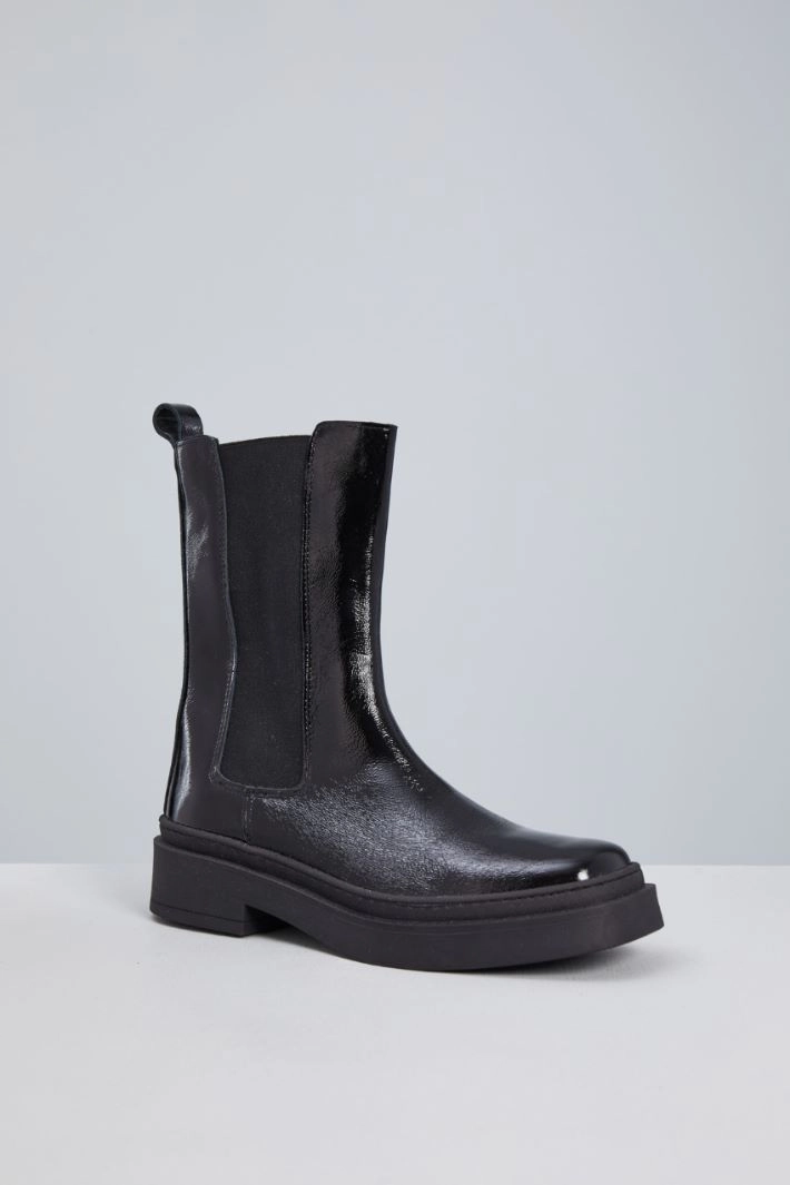 Patent boots with elastic insert - BLACK