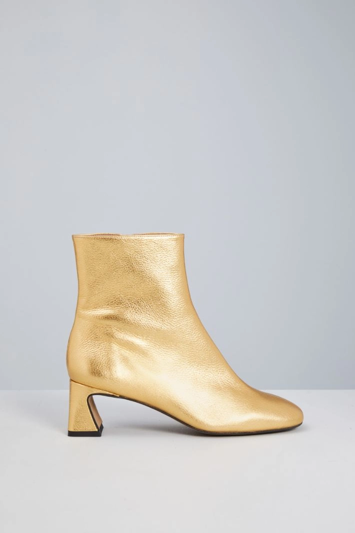 Ankle boots with a metallic finish - GOLD