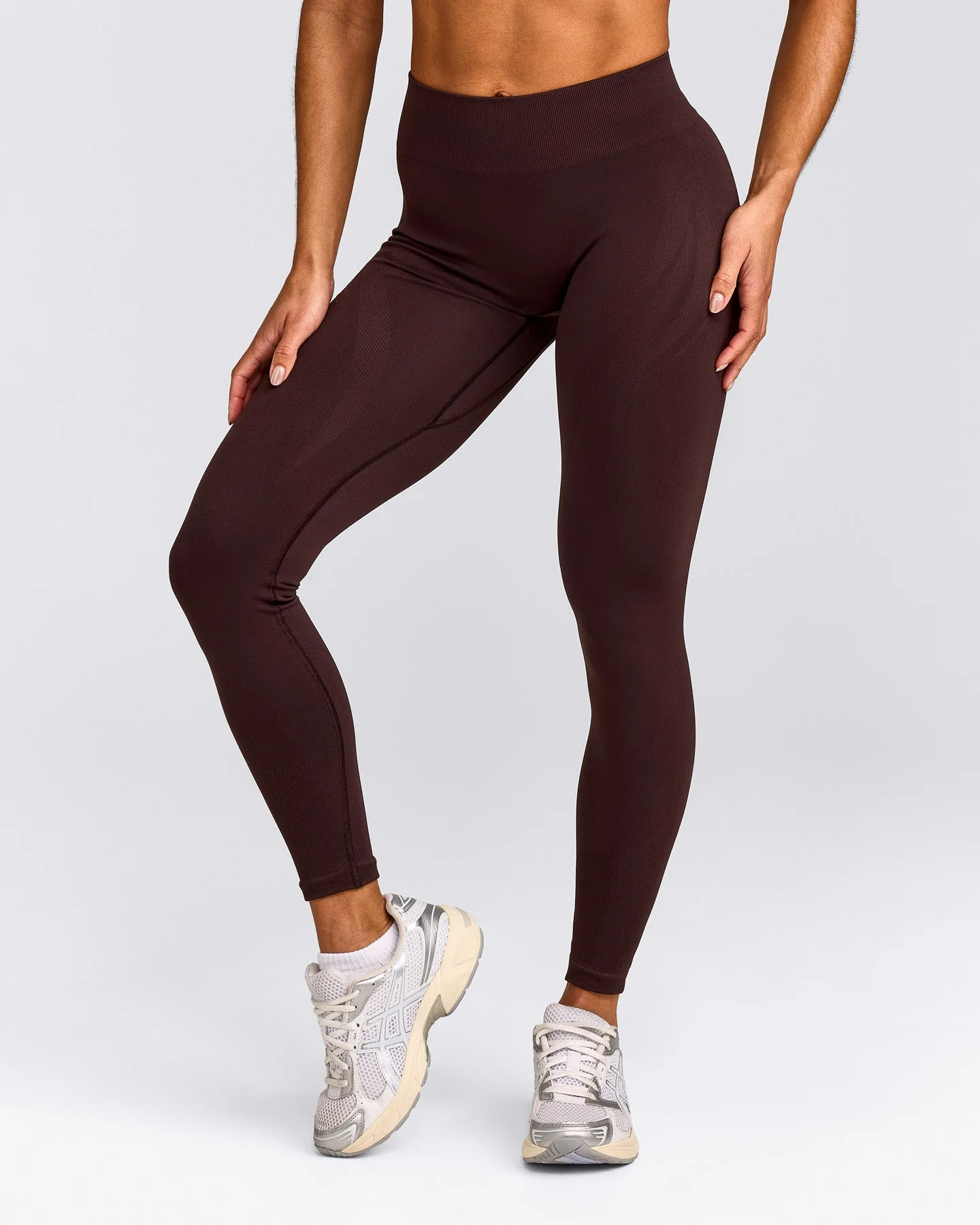 EnhanceLift™ Seamless Leggings with Grey Logo | Plum Brown