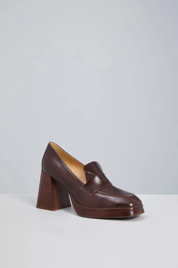 Décolleté with trapeze heel - DARK BROWN