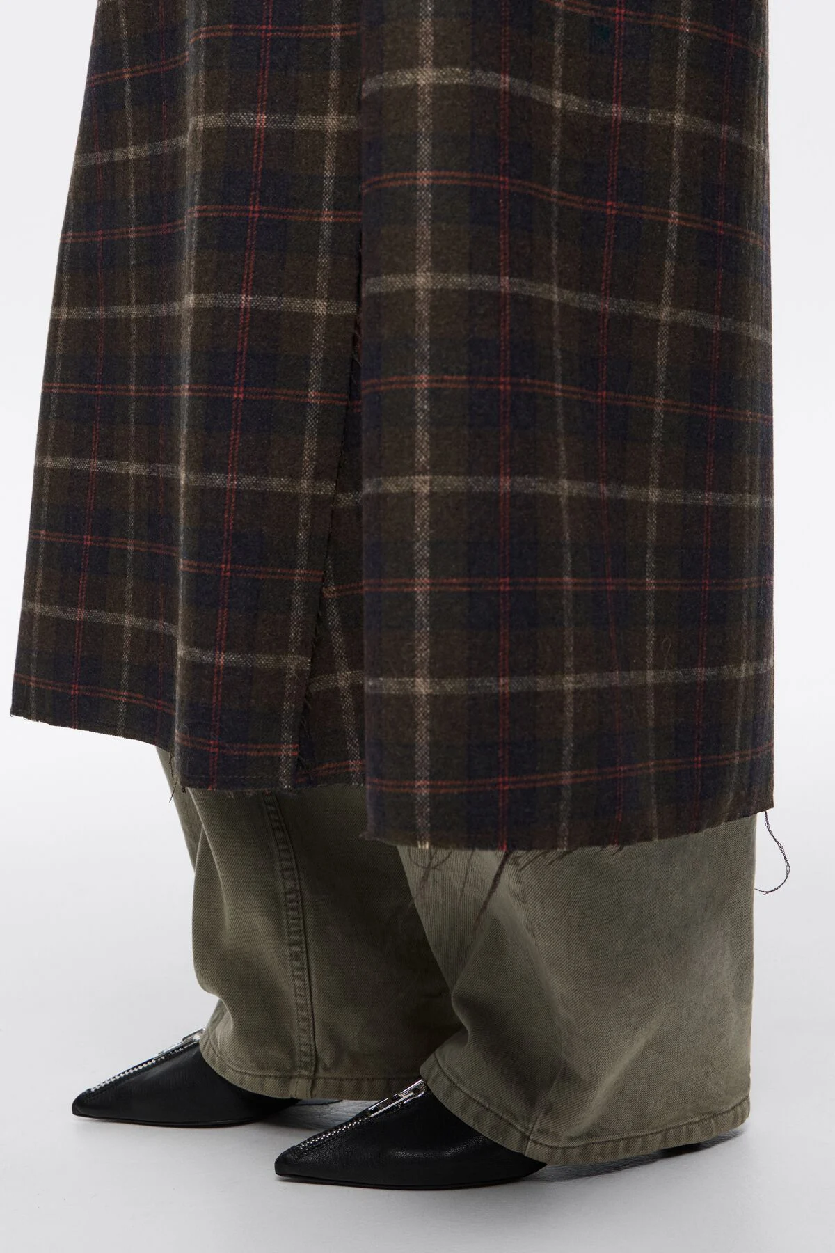 Black leather mid-heel pump