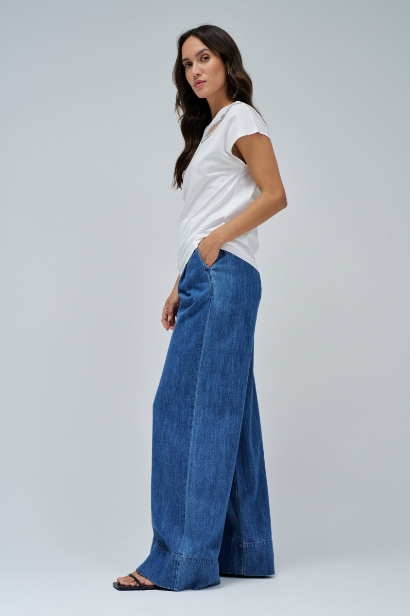 T-SHIRT WITH CHEST CUTOUT