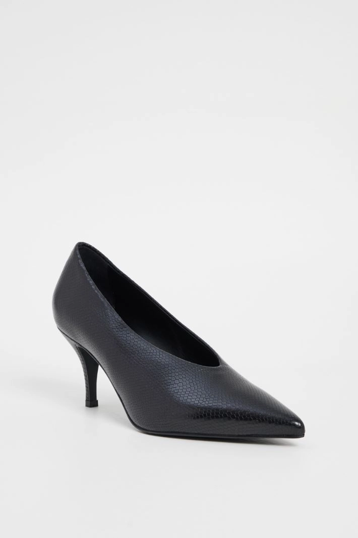 Leather décolleté - BLACK