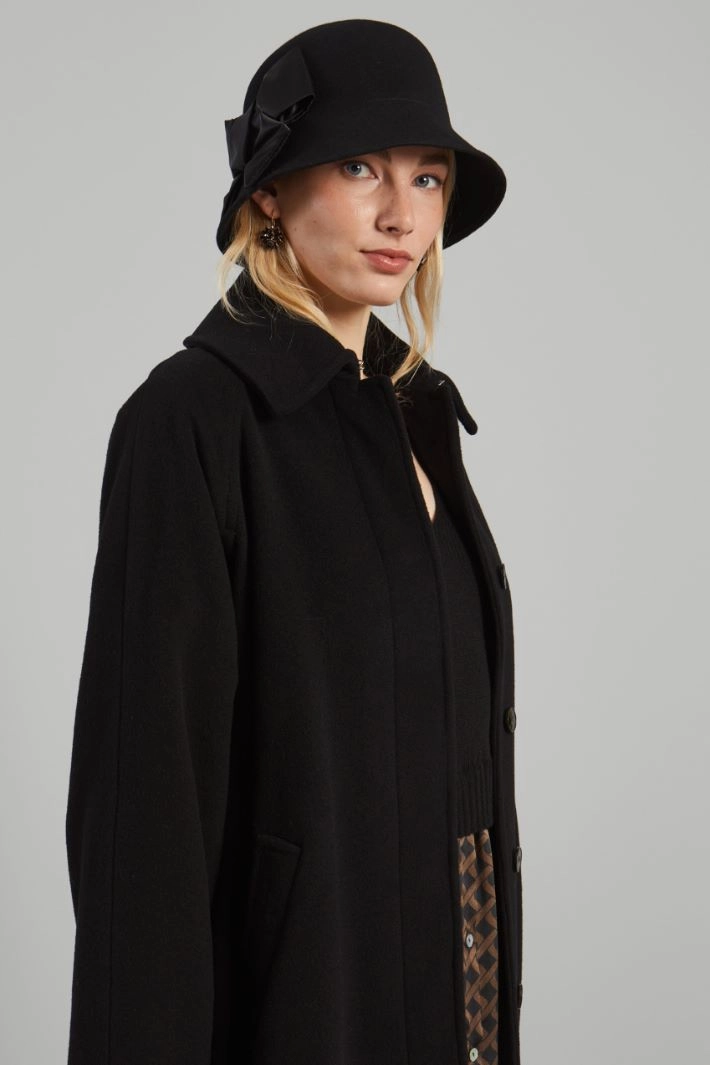 Cloche with maxi bow detail - BLACK