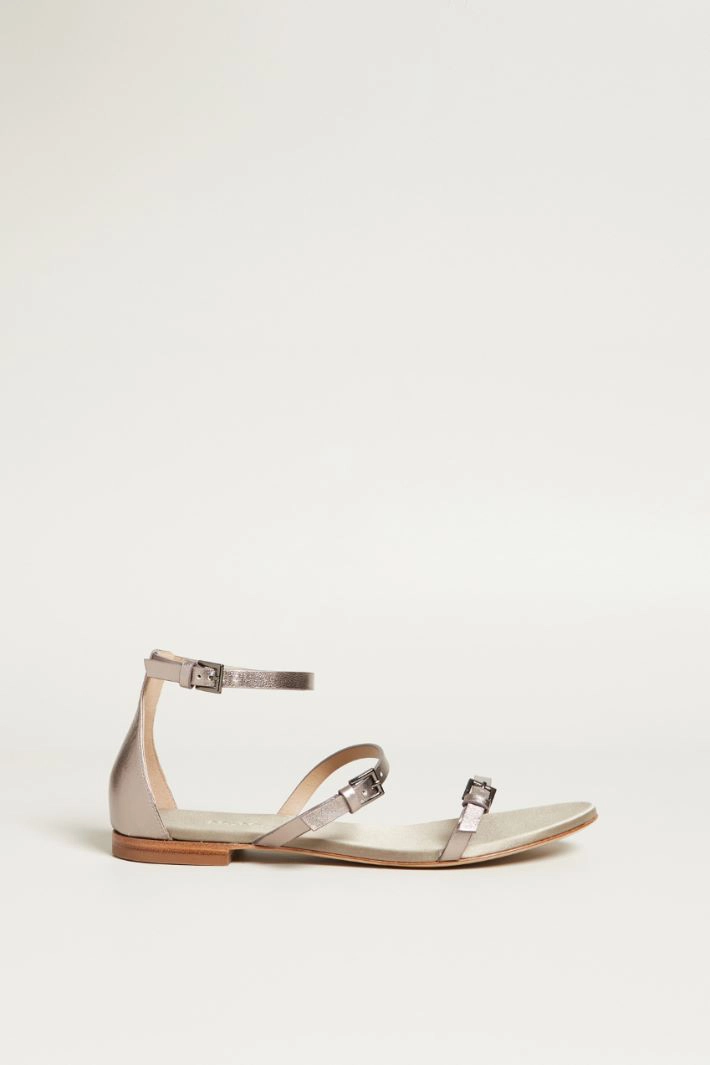 Flat sandals with straps - PLATINUM
