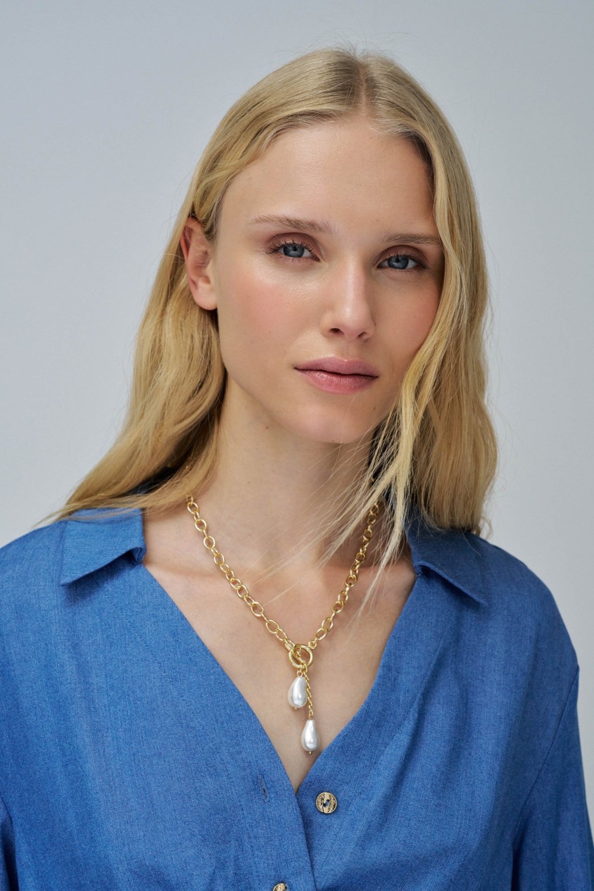 SHORT NECKLACE WITH BAROQUE PEARLS