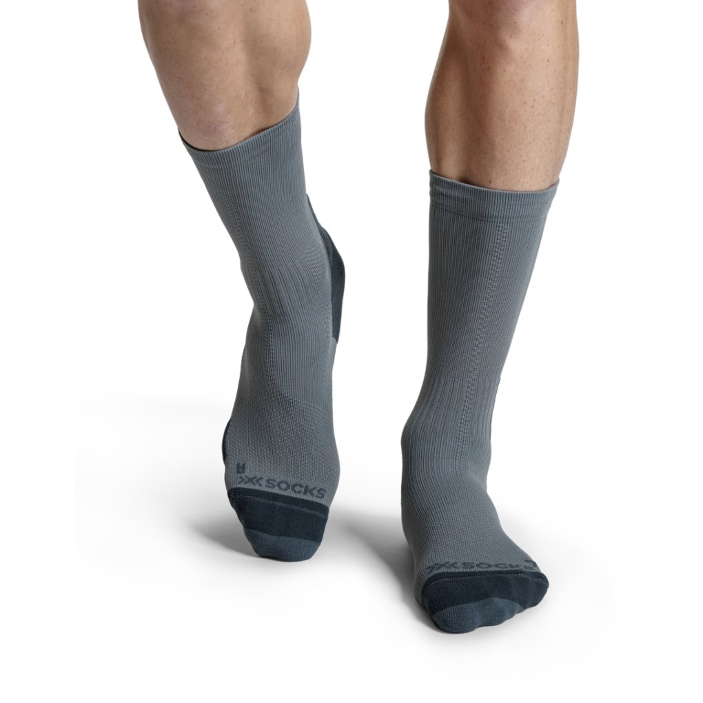 X-Socks Run Discover Crew Socks - raincloud/x black