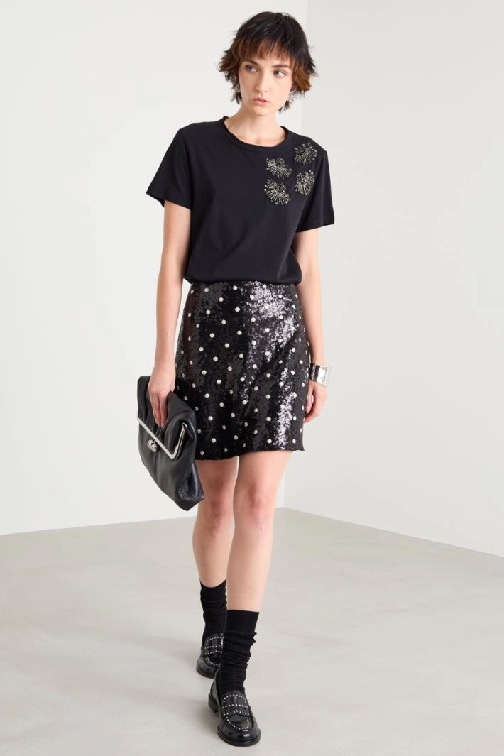 T-shirt with bejewelled embroidery - BLACK