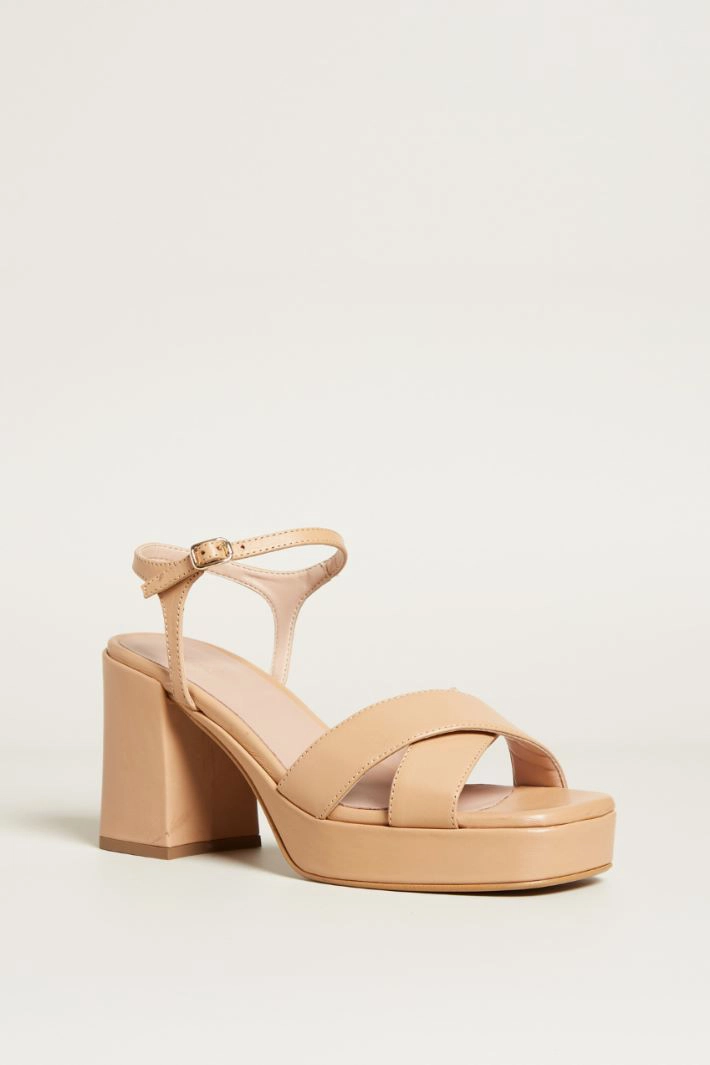 Sandals with crossed straps - PINK