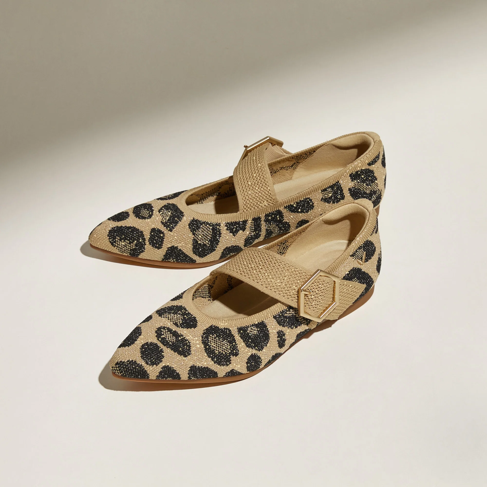 Pointed-toe Mary-Jane Flats (Maria)