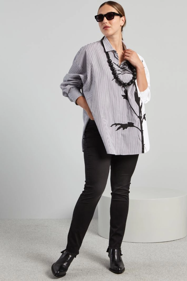 Jeans with asymmetric hem - BLACK