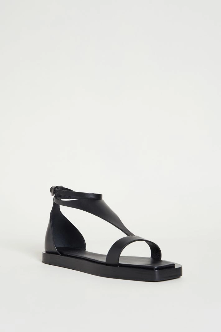 Flat leather sandals - BLACK